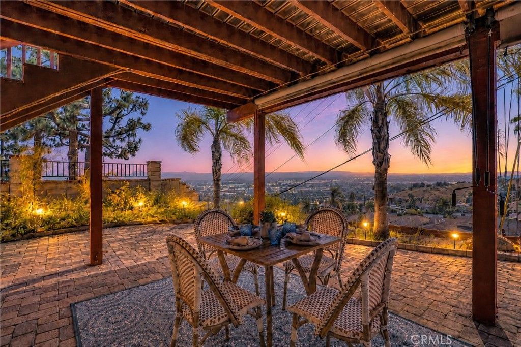 Image 46 of property listing at 3003 Mesa Verde Drive, Burbank, CA 91504