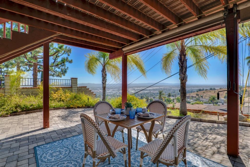 Image 47 of property listing at 3003 Mesa Verde Drive, Burbank, CA 91504