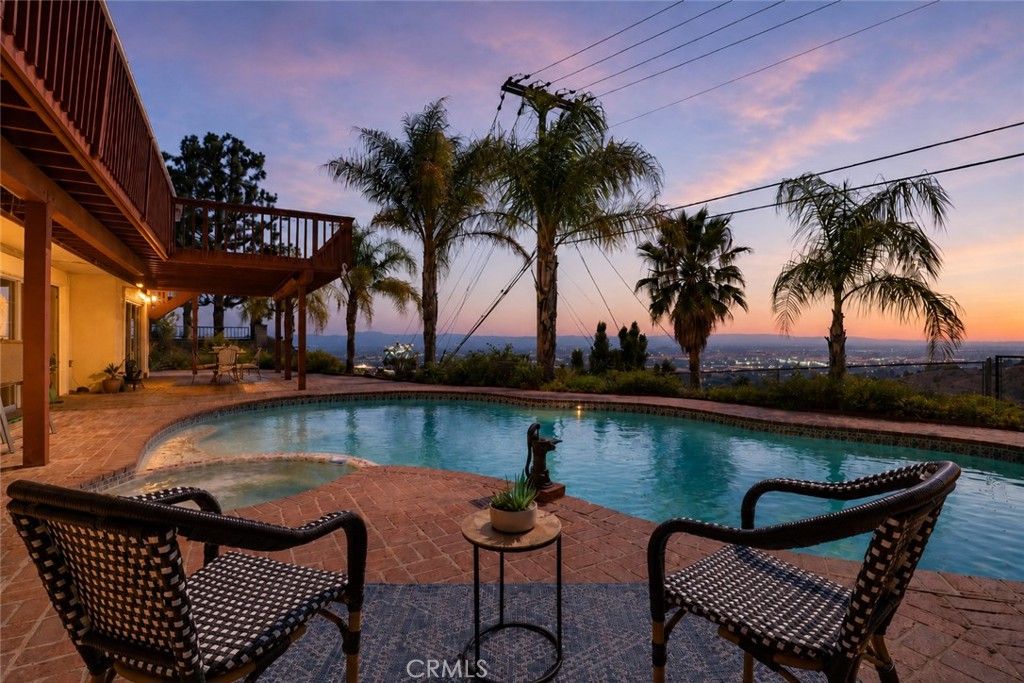 Image 50 of property listing at 3003 Mesa Verde Drive, Burbank, CA 91504