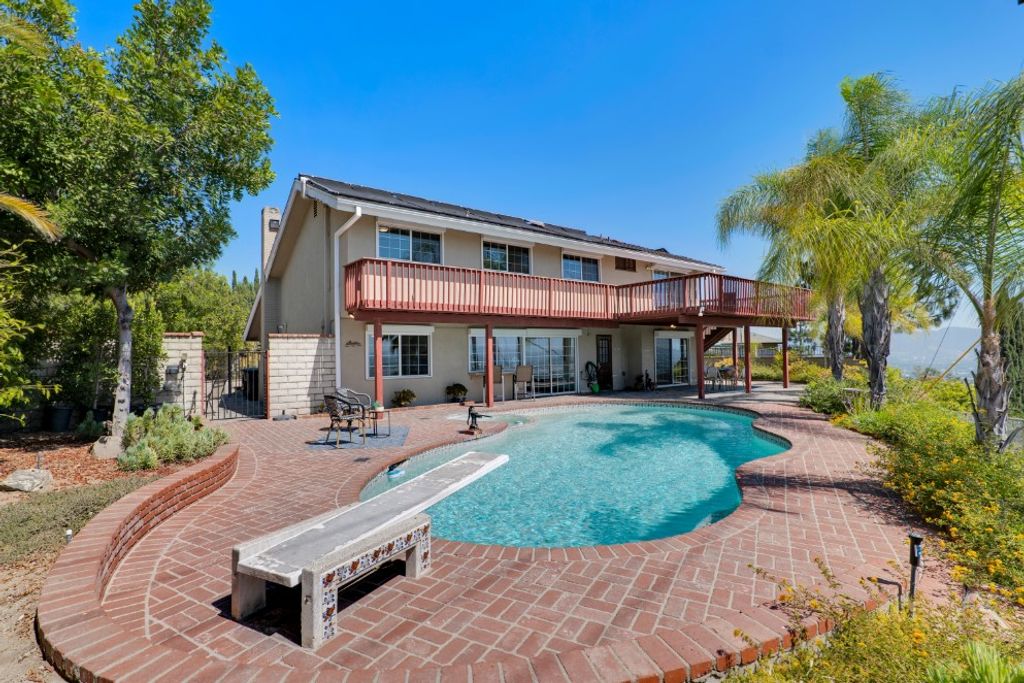 Image 53 of property listing at 3003 Mesa Verde Drive, Burbank, CA 91504
