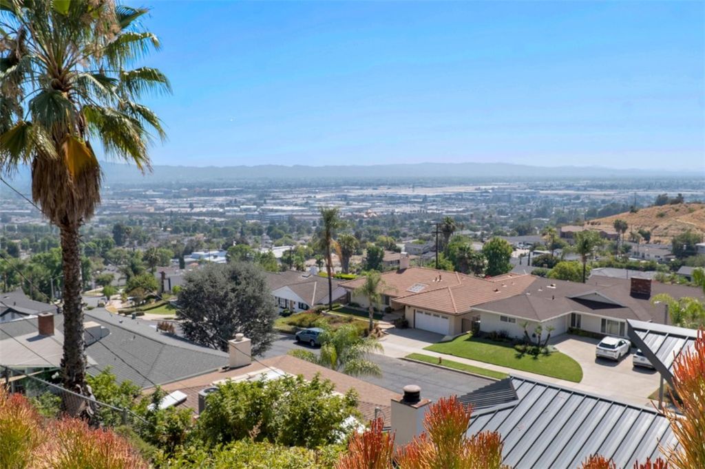 Image 55 of property listing at 3003 Mesa Verde Drive, Burbank, CA 91504