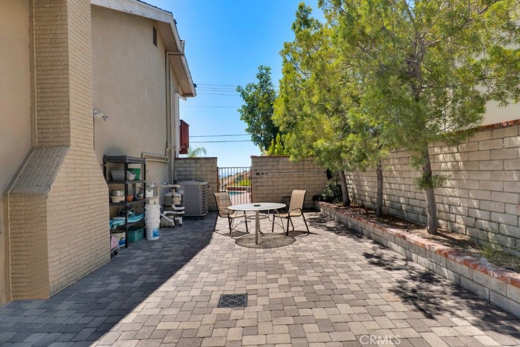 Image 58 of property listing at 3003 Mesa Verde Drive, Burbank, CA 91504
