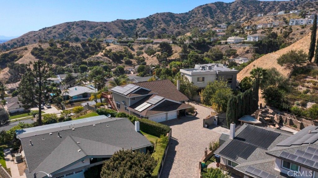 Image 59 of property listing at 3003 Mesa Verde Drive, Burbank, CA 91504