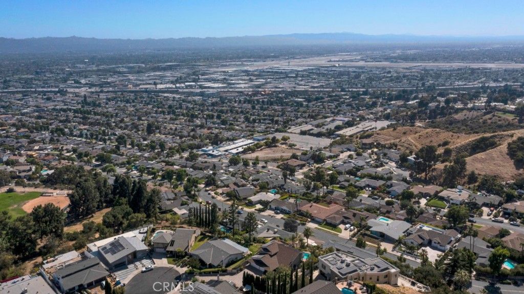 Image 60 of property listing at 3003 Mesa Verde Drive, Burbank, CA 91504