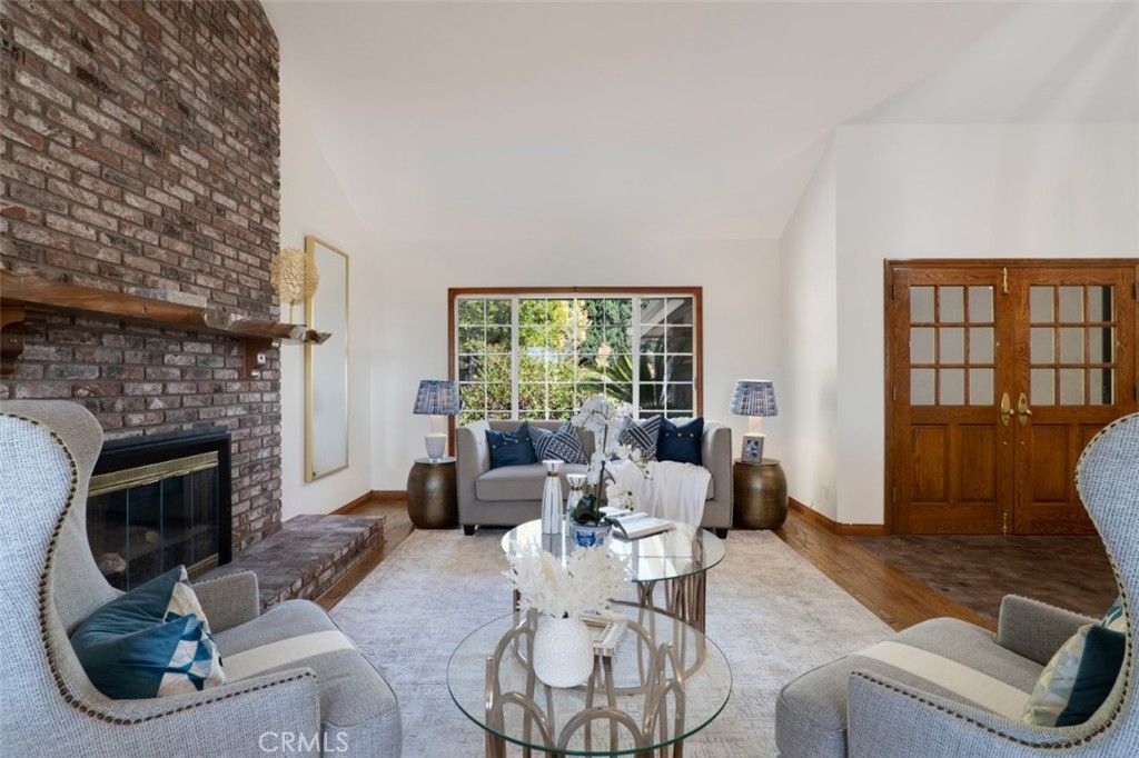 Image 7 of property listing at 3003 Mesa Verde Drive, Burbank, CA 91504