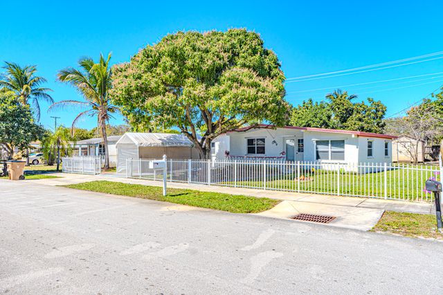 281 NE 46th Street, Deerfield Beach, FL 33064