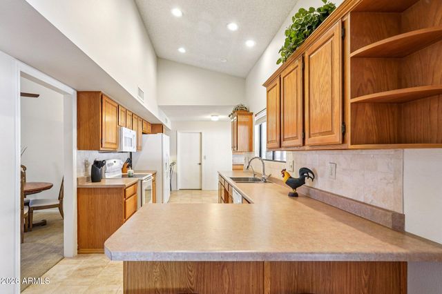 20042 N CROWN RIDGE Drive, Sun City West, AZ 85375