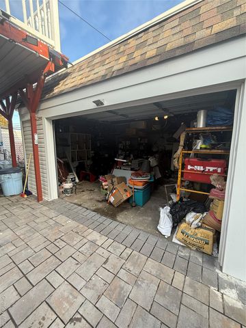 7841 84th Street, Glendale, NY 11385