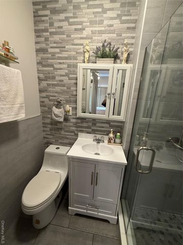 7841 84th Street, Glendale, NY 11385