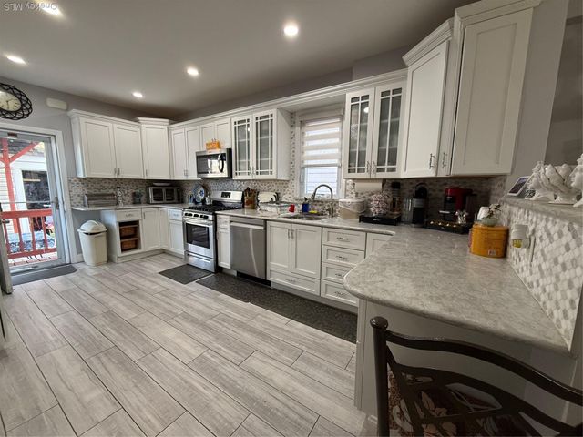 7841 84th Street, Glendale, NY 11385