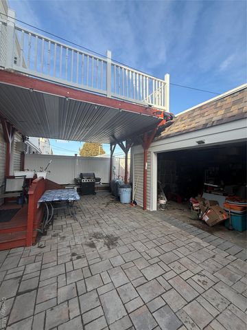 7841 84th Street, Glendale, NY 11385