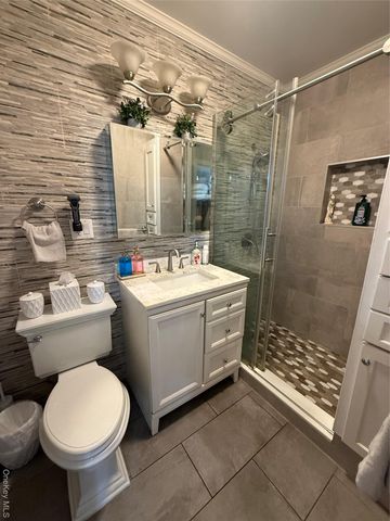 7841 84th Street, Glendale, NY 11385