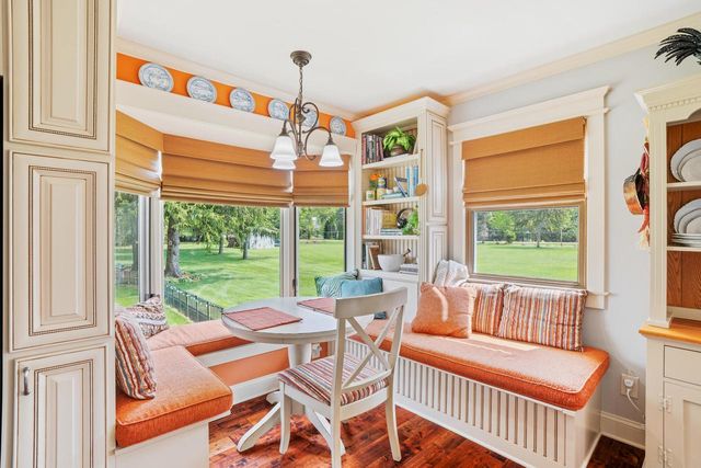 W356N6054 Anchor COURT, Oconomowoc, WI 53066