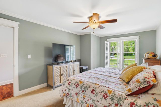 W356N6054 Anchor COURT, Oconomowoc, WI 53066