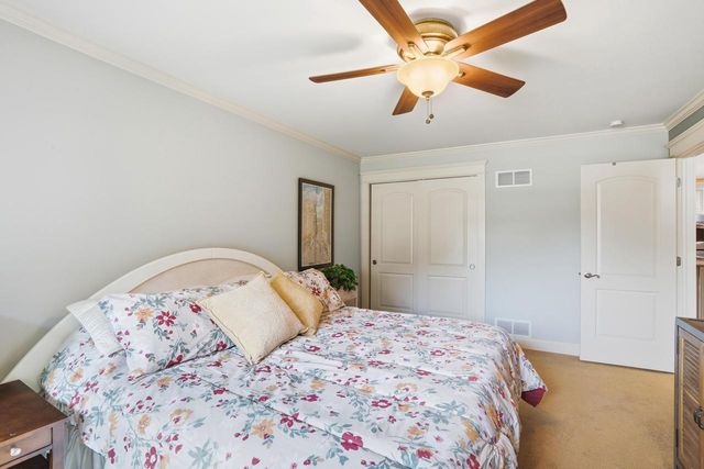 W356N6054 Anchor COURT, Oconomowoc, WI 53066