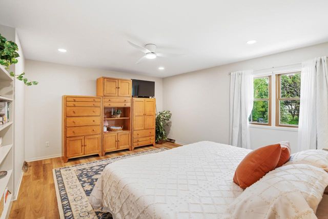 W356N6054 Anchor COURT, Oconomowoc, WI 53066