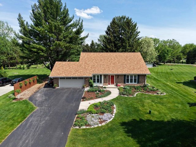 W356N6054 Anchor COURT, Oconomowoc, WI 53066