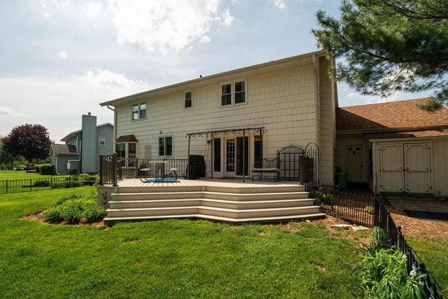 W356N6054 Anchor COURT, Oconomowoc, WI 53066