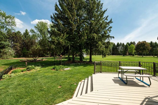 W356N6054 Anchor COURT, Oconomowoc, WI 53066