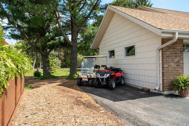 W356N6054 Anchor COURT, Oconomowoc, WI 53066