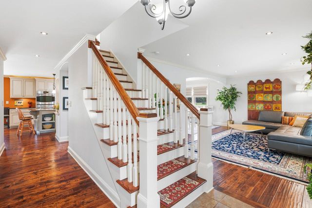 W356N6054 Anchor COURT, Oconomowoc, WI 53066