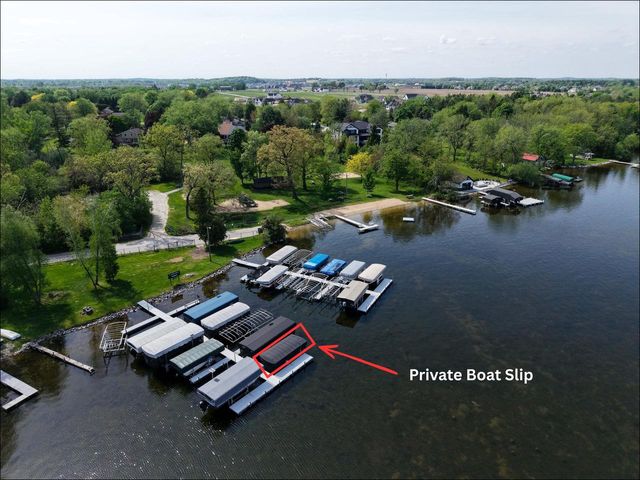 W356N6054 Anchor COURT, Oconomowoc, WI 53066