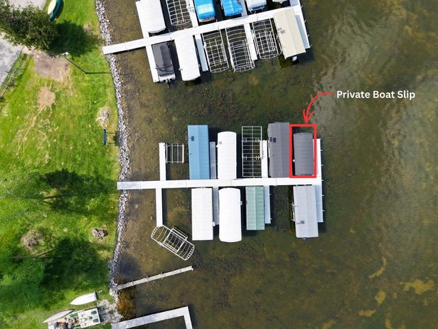 W356N6054 Anchor COURT, Oconomowoc, WI 53066