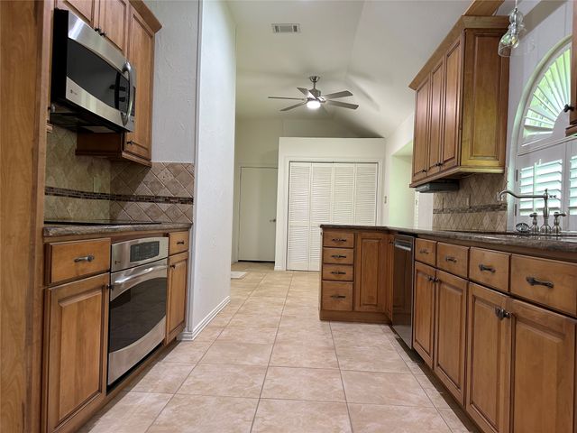 730 Blue Oak Drive, Lewisville, TX 75067