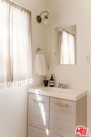 2933 Swan Place, Los Angeles, CA 90026