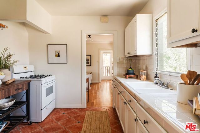 2933 Swan Place, Los Angeles, CA 90026