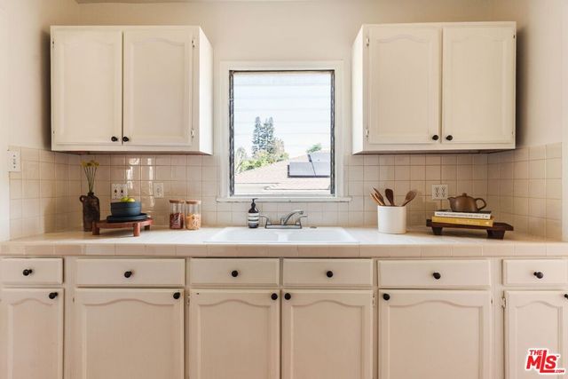 2933 Swan Place, Los Angeles, CA 90026