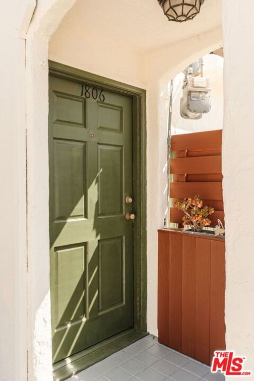 2933 Swan Place, Los Angeles, CA 90026