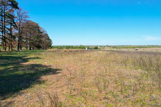 1550 Cattlemens ROW, Lockhart, TX 78644