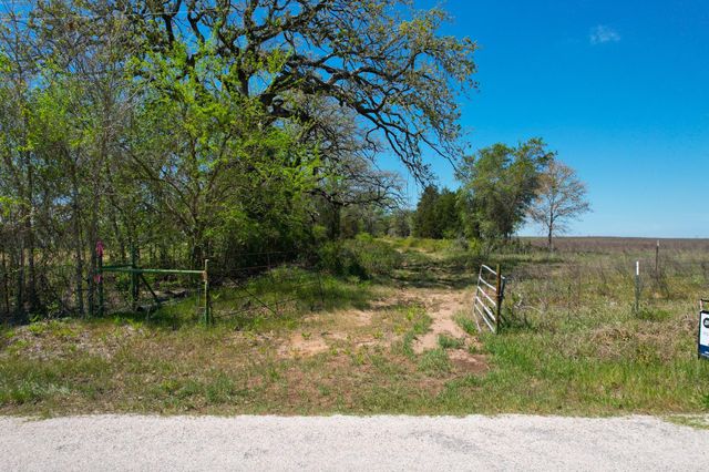 1550 Cattlemens ROW, Lockhart, TX 78644