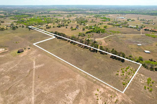 1550 Cattlemens ROW, Lockhart, TX 78644