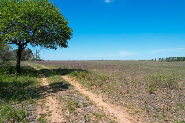 1550 Cattlemens ROW, Lockhart, TX 78644