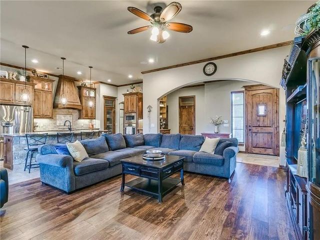 12609 NW 7th Court, Yukon, OK 73099