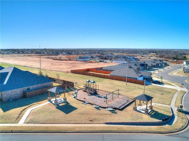12609 NW 7th Court, Yukon, OK 73099
