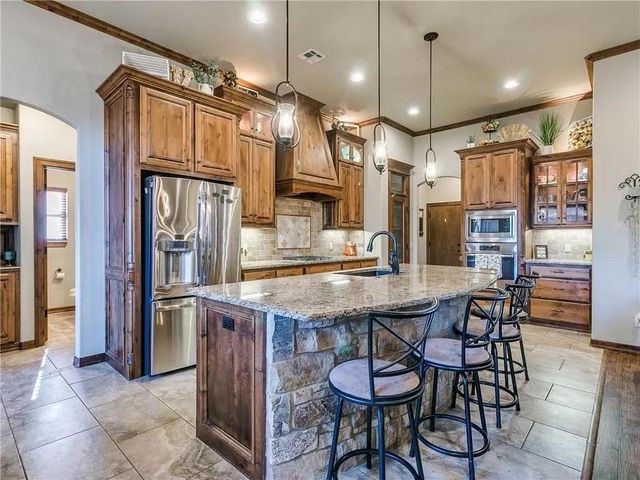 12609 NW 7th Court, Yukon, OK 73099