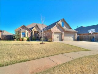 12609 NW 7th Court, Yukon, OK 73099