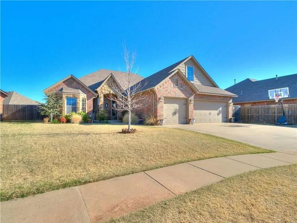 12609 NW 7th Court, Yukon, OK 73099