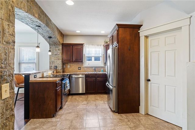 2709 Felix Street, St Joseph, MO 64501