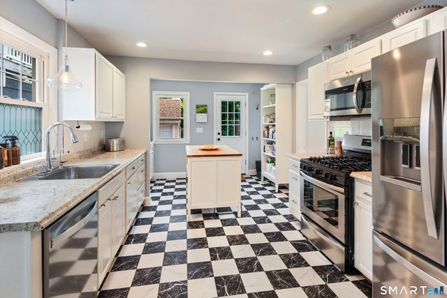 3 Olmstead Place, Norwalk, CT 06855
