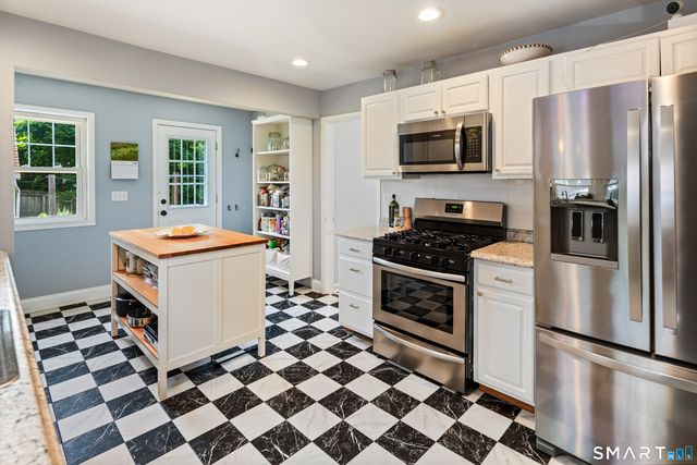 3 Olmstead Place, Norwalk, CT 06855