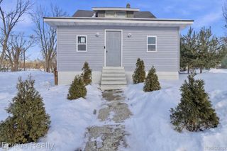 48 Augusta Avenue, Pontiac, MI 48341