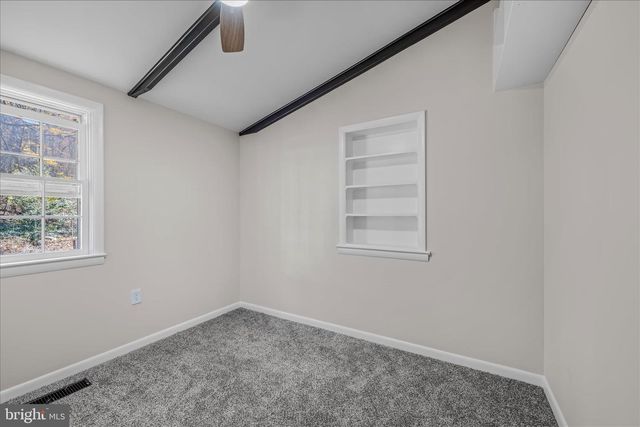 572 JOHNNYCAKE LN, Harpers Ferry, WV 25425