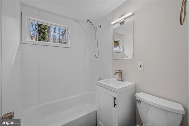 572 JOHNNYCAKE LN, Harpers Ferry, WV 25425