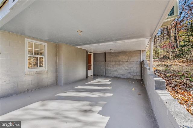 572 JOHNNYCAKE LN, Harpers Ferry, WV 25425