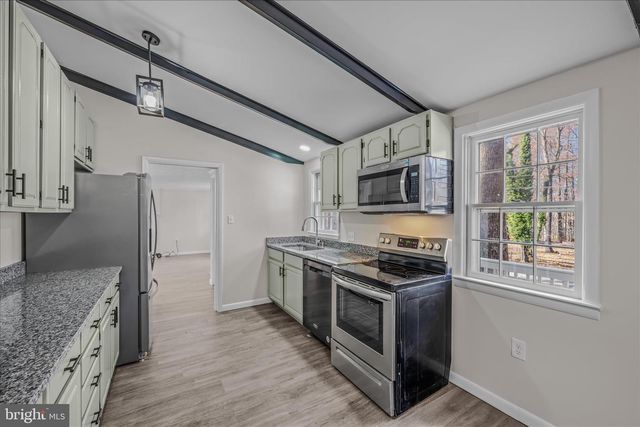 572 JOHNNYCAKE LN, Harpers Ferry, WV 25425