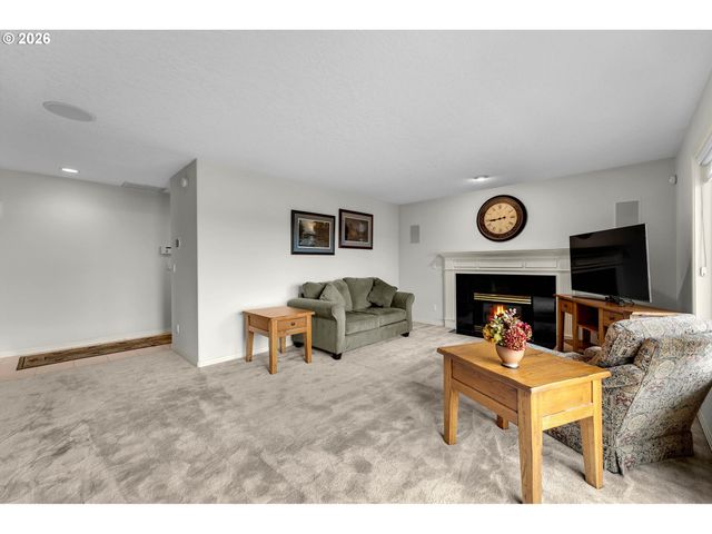 15435 Ne SISKIYOU St, Portland, OR 97230